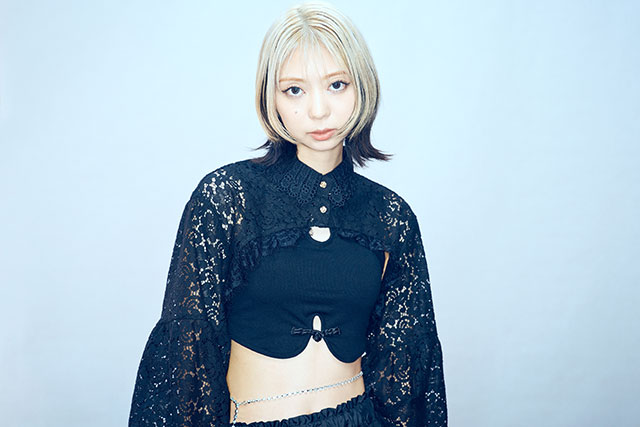 ⽵内アンナ